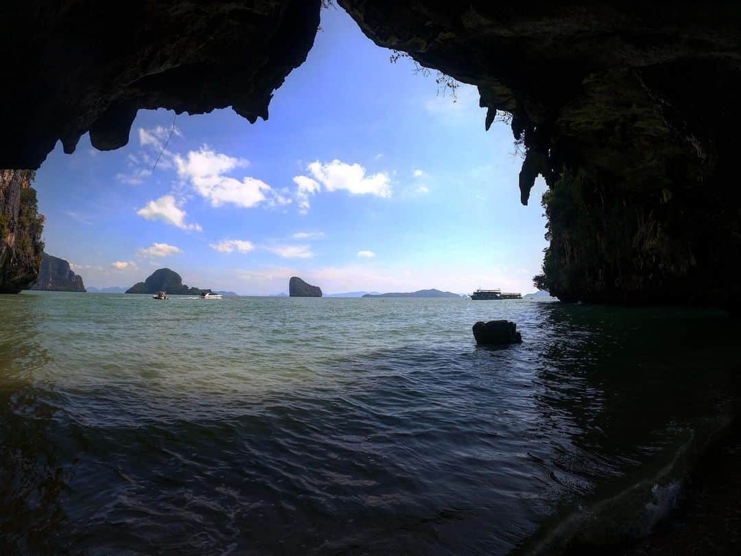 咲良菜緒さんのインスタグラム写真 - (咲良菜緒Instagram)「洞窟の中から。 本当にねいちゃあ好き🥺  #thailand #phuket」12月9日 20時30分 - nao_sakura_official