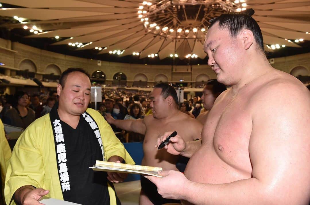 日本相撲協会さんのインスタグラム写真 - (日本相撲協会Instagram)「今開催中、冬巡業の様子です。  @sumokyokai﻿ #大相撲﻿ #sumo﻿ #相撲 ﻿ #冬巡業 #九州 #力士﻿ #お相撲さん﻿ #japanphoto﻿ #sumowrestlers﻿ #japanculture」12月9日 20時29分 - sumokyokai