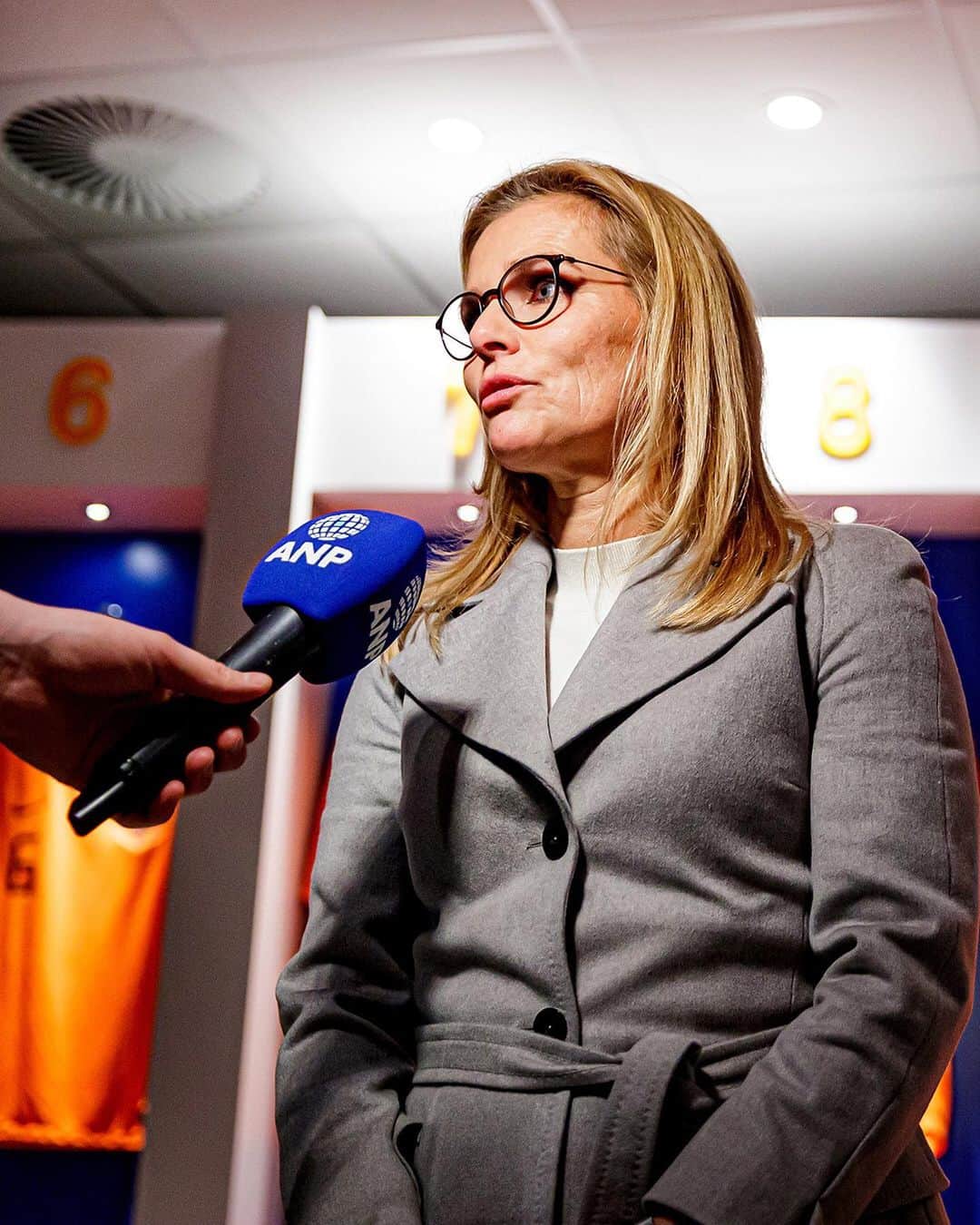 サッカー オランダ代表チームさんのインスタグラム写真 - (サッカー オランダ代表チームInstagram)「Bondscoach Sarina Wiegman van de OranjeLeeuwinnen heeft haar contract verlengd tot en met 2021 😀 #Sarina2021」12月10日 2時01分 - onsoranje
