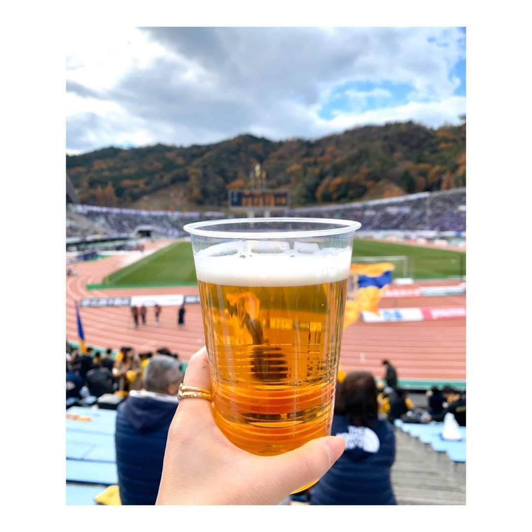 峰麻美さんのインスタグラム写真 - (峰麻美Instagram)「vsサンフレッチェ広島🐻  #soccer #football #jleague #j1 #vegalta #sanfrecce #サッカー #jリーグ #ベガルタ仙台 #サンフレッチェ広島 #サッカー好き女子 #ベガサポ #beer #ilovebeer #beerstagram #ビール #ビール党 #ビール部 #ビアスタグラム #ビール女子 #ビール好き女子 #ビールクズ #クズ活 #スタグル #パリオコ #居酒屋すたじあむ広島店」12月9日 20時32分 - asaaaaami.0702