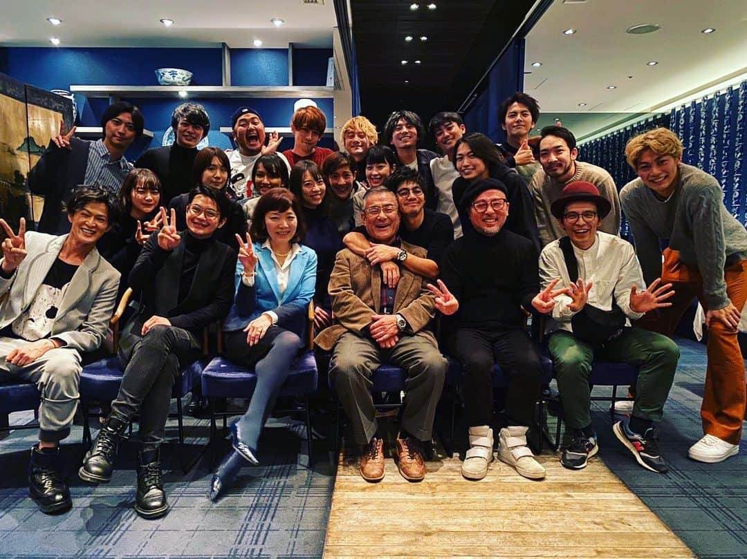 豊原江理佳のインスタグラム：「ワタナベエンターテインメントドラマ班忘年会がありました☺︎ この人数でのドラマ班忘年会は初だそうで、普段中々話す事が出来ない先輩方やマネージャーの皆さんとじっくり話ができ、アドバイスなども沢山いただき…とても充実した時間でした。  なんといってもアットホームな雰囲気だったのがとても楽しかったです^ ^  来年も、ワタナベエンターテインメントの一員として、頑張ります🏃‍♀️ よろしくお願いします🤲」