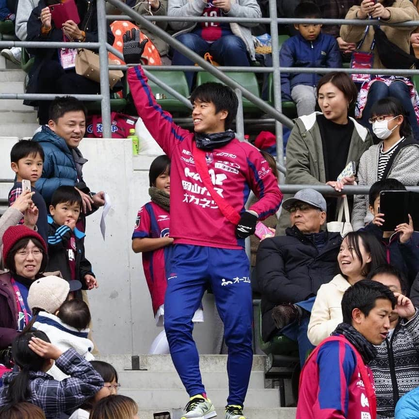 ファジアーノ岡山さんのインスタグラム写真 - (ファジアーノ岡山Instagram)「﻿﻿﻿﻿﻿ 【Throwback 2019ファン感 ③】﻿﻿﻿﻿﻿ ﻿﻿﻿﻿﻿ 「赤紺対決」前編😄🎉﻿﻿﻿﻿﻿ #選手宣誓﻿﻿ #手つなぎドリブルリレー﻿﻿ #借り人競争﻿﻿ ﻿﻿ ﻿﻿﻿﻿#ファン感のために遠方から来た人﻿﻿ #ファン感のために沖縄から来た増谷選手﻿ #インスタグラムのフォロワーが多い人﻿﻿ #高額領収書を持っている人﻿﻿ ﻿﻿ #ファジアーノ岡山﻿﻿﻿﻿﻿ #fagianookayama﻿﻿﻿﻿﻿ #fagiano #okayama ﻿#🍑 #🍡﻿﻿﻿﻿﻿ #2019 #ファン感謝デー #ファン感﻿﻿﻿﻿﻿ #感謝 #thankyou #ありがとう #thx﻿﻿﻿﻿﻿ #嬉しい #楽しい #😆🙌✨﻿﻿﻿﻿ #子どもたちに夢を #🏟」12月9日 20時50分 - fagianookayama