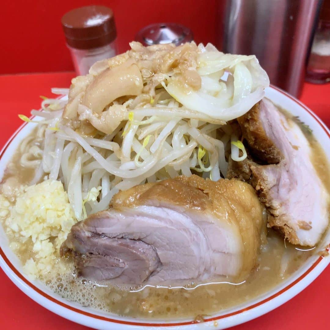 安野勇太のインスタグラム：「ラーメン二郎 京都(昼) 並 ヤサイニンニクアブラ。大変美味しゅうございました。豚が分厚くて食べ応え凄かったです。ﾅｲｽ。 とゆうわけで明日は京都GATTACA！」