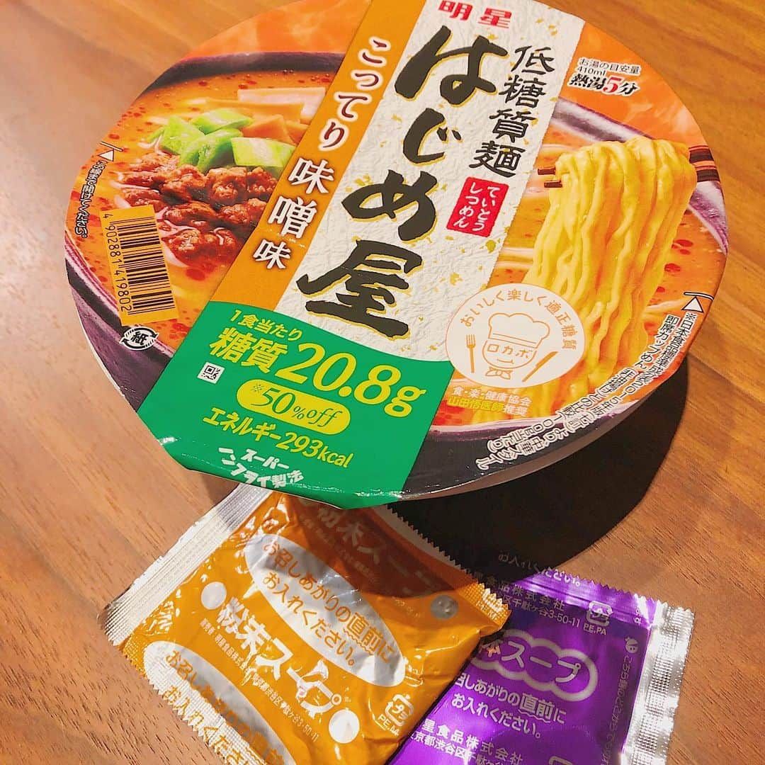 岡部玲子さんのインスタグラム写真 - (岡部玲子Instagram)「ものすごーく、ものすごーく…ラーメンが食べたくて…家にあったのを見つけて家族とは時間差で1人晩御飯🤣 満足😍 糖質を意識するようになってから、ラーメン屋さんのラーメンは食べていない気がする💦 カップラーメンも低糖質🍜 低糖質でも十分美味しい‼️ でも…カップヌードルのトムヤムクンが食べたい…💦 あと、美味しいラーメン屋さんのラーメンも‼️ #岡部玲子 #子育て #主婦 #アラフォーママ #タレント #レポーター #40代 #キャスター #アナウンサー #競馬キャスター #女子アナ #フリーアナウンサー #ラーメン #低糖質ラーメン #美味しい #はじめ屋 #1人晩御飯 #mama #talent #reporter #dinner #ramen #lowcarb #happy #smilediet #healthy」12月9日 20時58分 - reiko_okabe