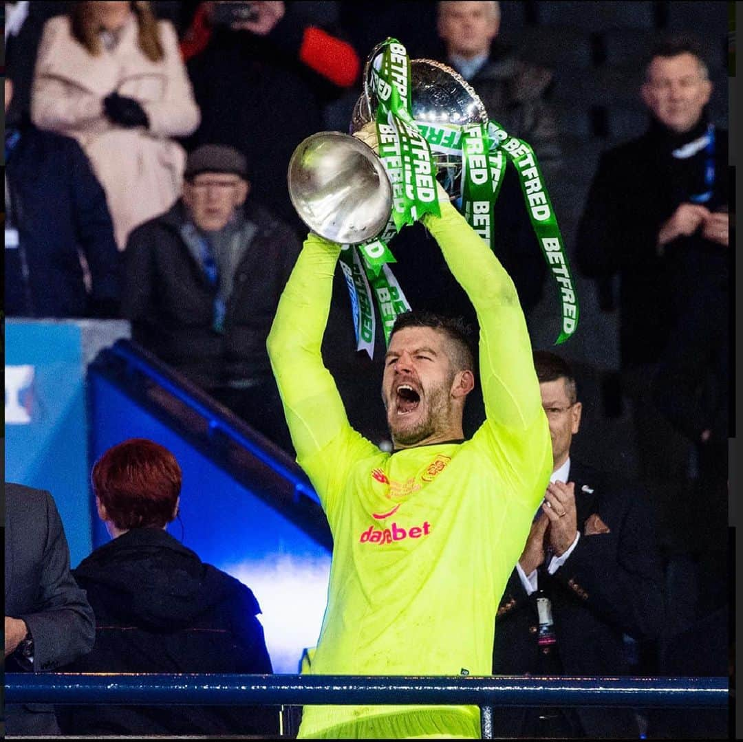 フレイザー・フォースターさんのインスタグラム写真 - (フレイザー・フォースターInstagram)「What a day! 🍀🏆」12月9日 21時02分 - fraserforster