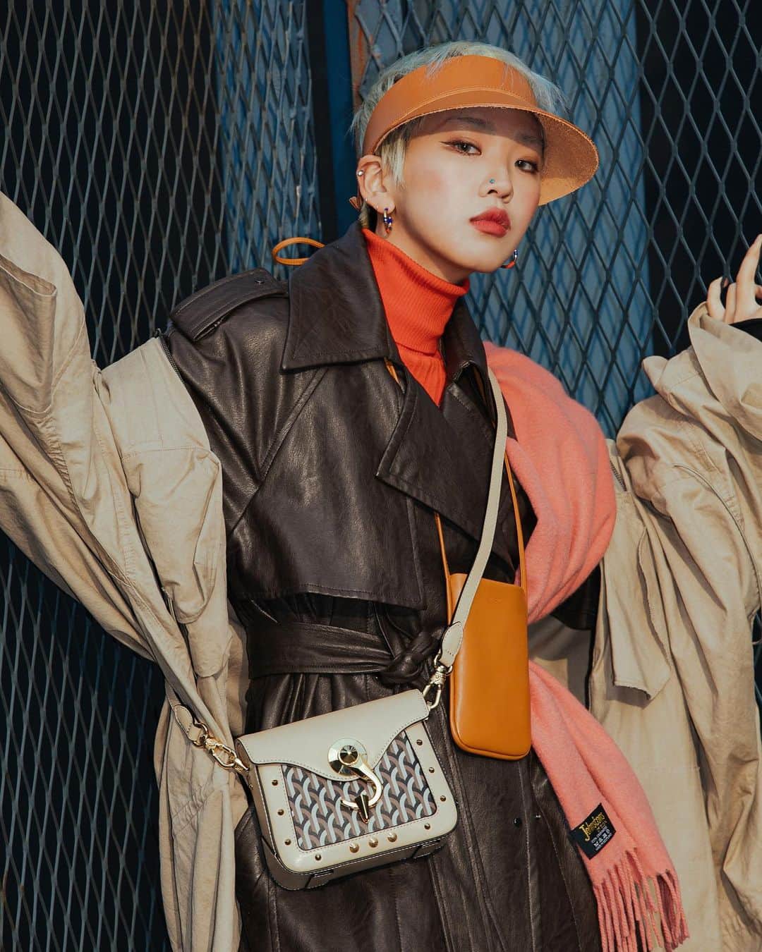 가로수길 , Seoulのインスタグラム：「Seoul Street Fashion Style Thx @naras._ 🔥🔥 날이 갈수록 더더더 멋져지는 나라쓰 . . #写真 #outfitideas #styleoftheday  #instafashion #파리 #東京 #서울패션위크 #sfw #오오티디 #nyc #koreafashion #패션그램 #womenswear #nyfw #데일리그램 #outfit #ootd #street #streetfashion #streetphoto #가로수길 #이태원 #사진 #스트릿패션 #모델 #wiwt #nyfw #pfw」