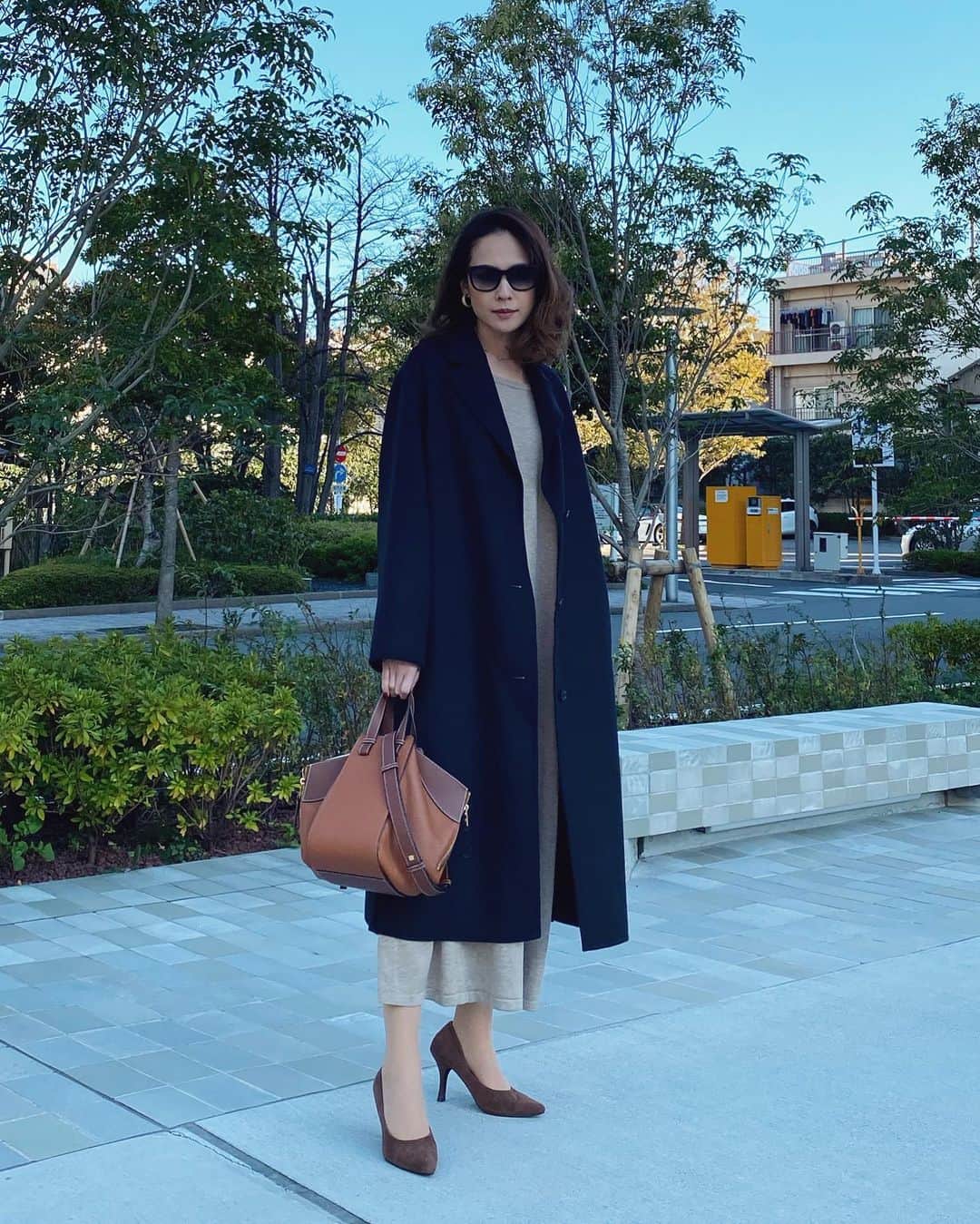 のインスタグラム：「#outfit  Coat... @comptoirdescotonniers_japan One piece... @urs_official  コートは @comptoirdescotonniers のウールダブルフェイスチェスターコート。 上質でシンプルだからどんな服装にも合わせられます✨ とてもお気に入りです🙋🏼‍♀️」