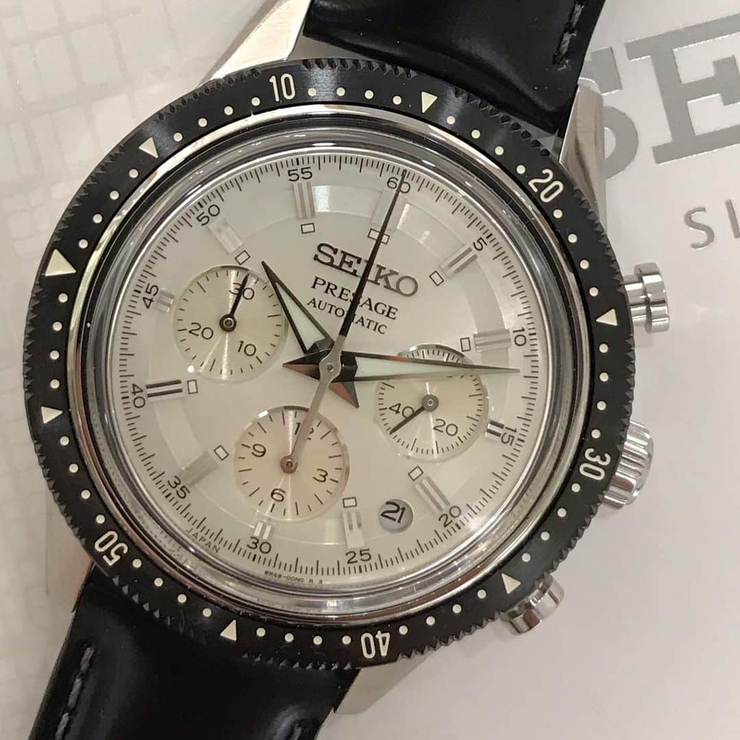 のインスタグラム：「Seiko Chronograph 55th Anniversary Historical Collection Presage Manufacturer：SEIKO Model： PRESAGE　 Ref：SARK015 Cal：8R48 Limited：1000 pieces Price：¥350,000JPY+TAX  1964年に誕生した国産初のセイコー手巻クロノグラフ「クラウンクロノグラフ」をベースにしたデザイン。 This design is based on the Seiko hand-rolled chronograph "crown chronograph", which was born in 1964 and is the first domestic product.  #CASIO #GSHOCK #WATCH #心斎橋仲庭時計店 #心斎橋 #大阪 #腕時計 #セイコー #SEIKO #CITIZENCITIZEN #シチズン #記念日 #クリスマス #Christmas #成人式 #結婚記念日 #結納返し #還暦 #グランドセイコー #GrandSeiko #anniversary #Osaka #Shinsaibashi #astron #presage #orient」
