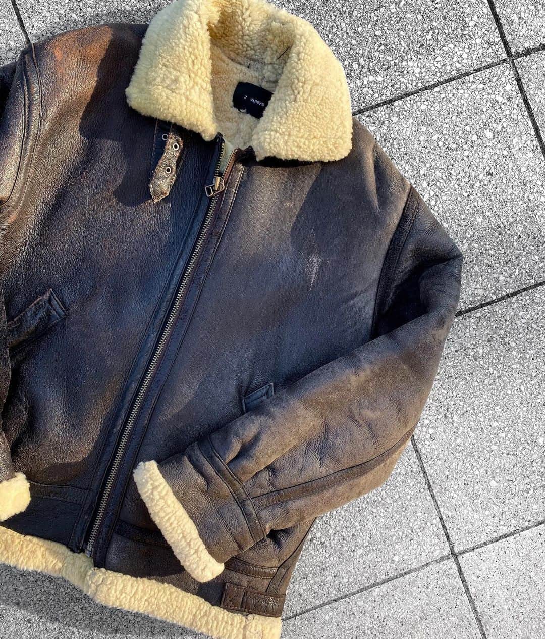 AYINさんのインスタグラム写真 - (AYINInstagram)「・ ・ ・ New arrival✔️ @zac__vargas ⇢ ⇢ ⇢ ・ ・ ・ ・ ・ available at store✔️ ・ ・ ・ ・ ・ #zacvargas #AYIN #jacket  #vintage #remake」12月9日 21時17分 - ayin_japan