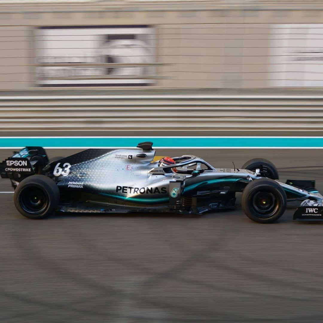 F1さんのインスタグラム写真 - (F1Instagram)「Testing after testing 👌 George Russell is at the wheel for Mercedes, as they crack on with two days of 18-inch tyre testing with @pirelli_motorsport! . 📸 x @pirelli_motorsport . #F1 #Formula1 #AbuDhabi #2021 #Fit4F1 @mercedesamgf1 @georgerussell63」12月9日 21時32分 - f1