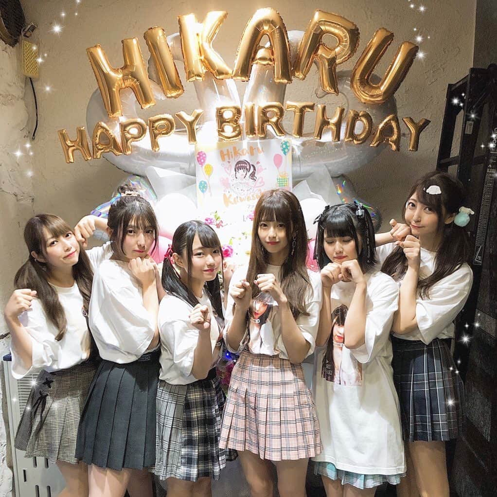 川崎ひかるのインスタグラム：「わんわん🐩 . . . みんなでチェックのスカート💕 あいちゃん以外みんなインスタやってるよん🤣」