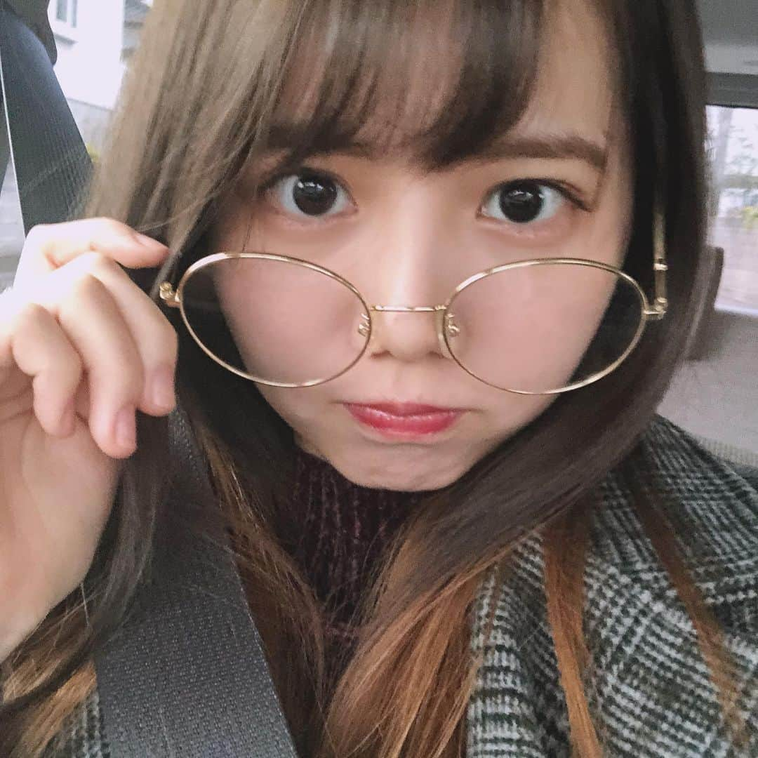 田辺奈菜美さんのインスタグラム写真 - (田辺奈菜美Instagram)「おひさ🙈 (車で撮ったので多少ぶれております) #めざせ#メガネ女子#nanamitanabe ・ ・ ・ 家の車の助手席は私の特等席、、、だと勝手に思ってる」12月9日 21時59分 - _nanami_1110