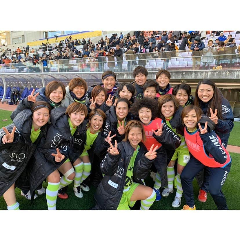 木崎あおいさんのインスタグラム写真 - (木崎あおいInstagram)「_ ベスト4⚽️⚽️⚽️ みんなとのサッカーが楽しすぎる！ だいすきで最高のチーム💚 #黄緑じゃないよ #ライムだよ」12月9日 21時57分 - aoi_kizaki