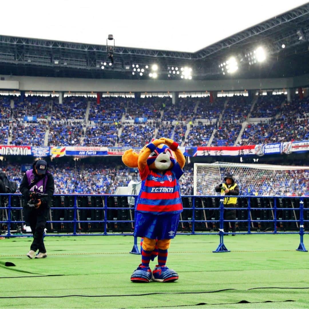 FC東京オフィシャルグッズさんのインスタグラム写真 - (FC東京オフィシャルグッズInstagram)「. vs #横浜Fマリノス 一緒に1番高い所からの景色を見たかった。 最高の盛り上げ。 最高のサポートをありがとう。 マスコット総選挙、やってやろう。 @fctokyoofficial  #東京ドロンパ  #FC東京  #fctokyo  #tokyo」12月9日 22時05分 - fctokyoofficial