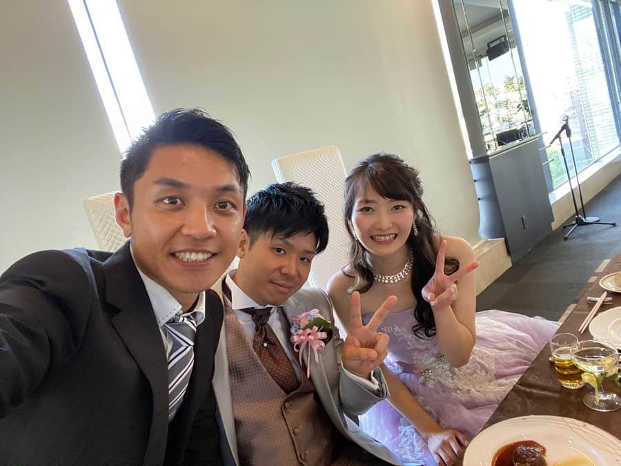 藤村晃輝さんのインスタグラム写真 - (藤村晃輝Instagram)「高校の同級生の結婚式。あの透くんが…ついに結婚ですか。本当におめでとうございます！同級生の結婚式ですので、それはまあ、思い出話の花の咲き方が尋常じゃなかったです😄地元は本当に落ち着きます。 #実はアキ君とネクタイ全く一緒 #竹田高校 #同級生 #結婚式 #余白の美学  #happywedding」12月9日 22時06分 - fujimura_koki_tos