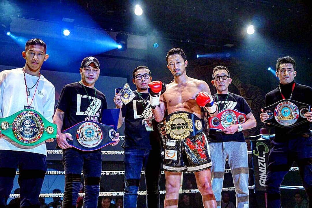 梅野源治のインスタグラム：「昨夜は応援いただきありがとうございました👊  闘ってくれたシラー選手に。そして、いつも支えていただき、応援していただけるみなさんに感謝。  #初代BOMライト級王者 #BOM最高」