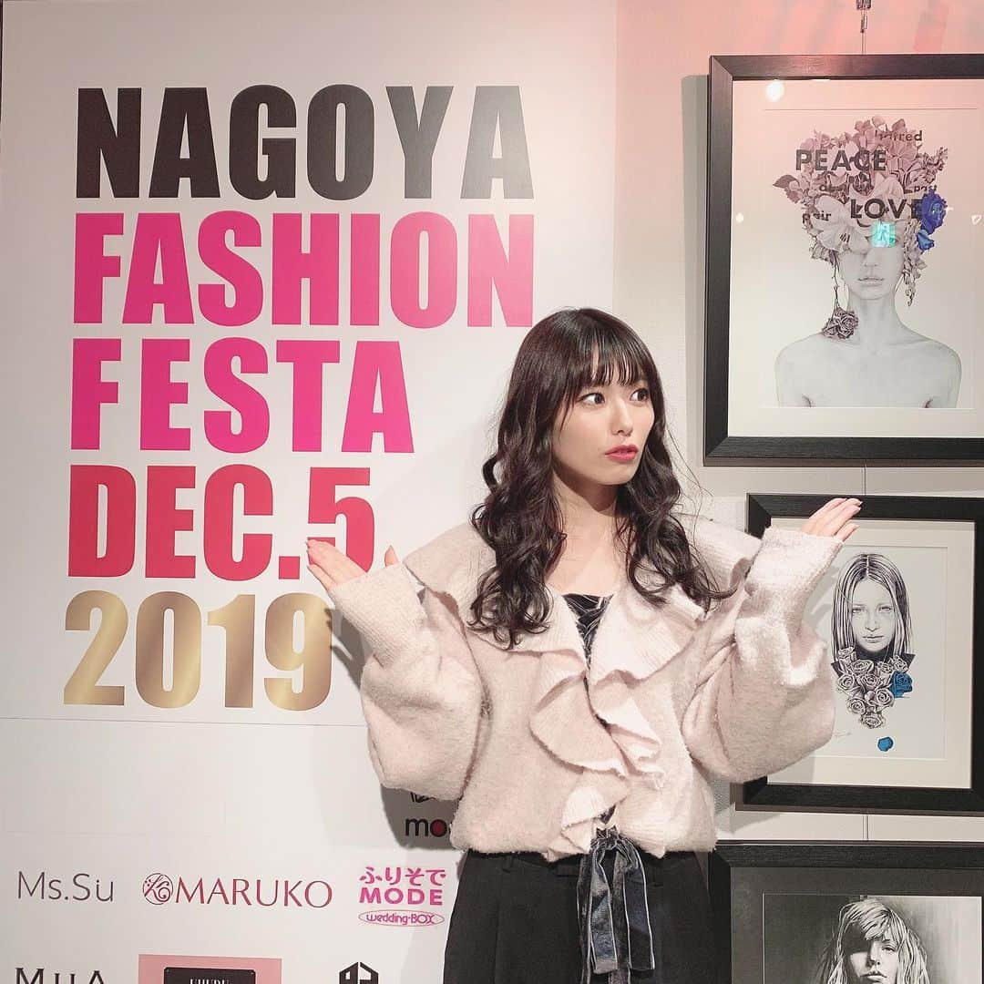 のインスタグラム：「♡12/5 . #名古屋ファッションフェスタ に出演させていただきました¨̮ . 久しぶりのファッションショーで 緊張したけどとっても楽しめました☺️ やっぱりお洋服が大好きだなあと 改めて感じました☺︎ もっともっと自分を高めて頑張ります！！ . 来てくださった皆様 ありがとうございます🥰💋 . 衣装の写真、更新していきますね☺︎ . . #NFF #ファッションショー　#名古屋　#zepp #zeppnagoya #nagoya」