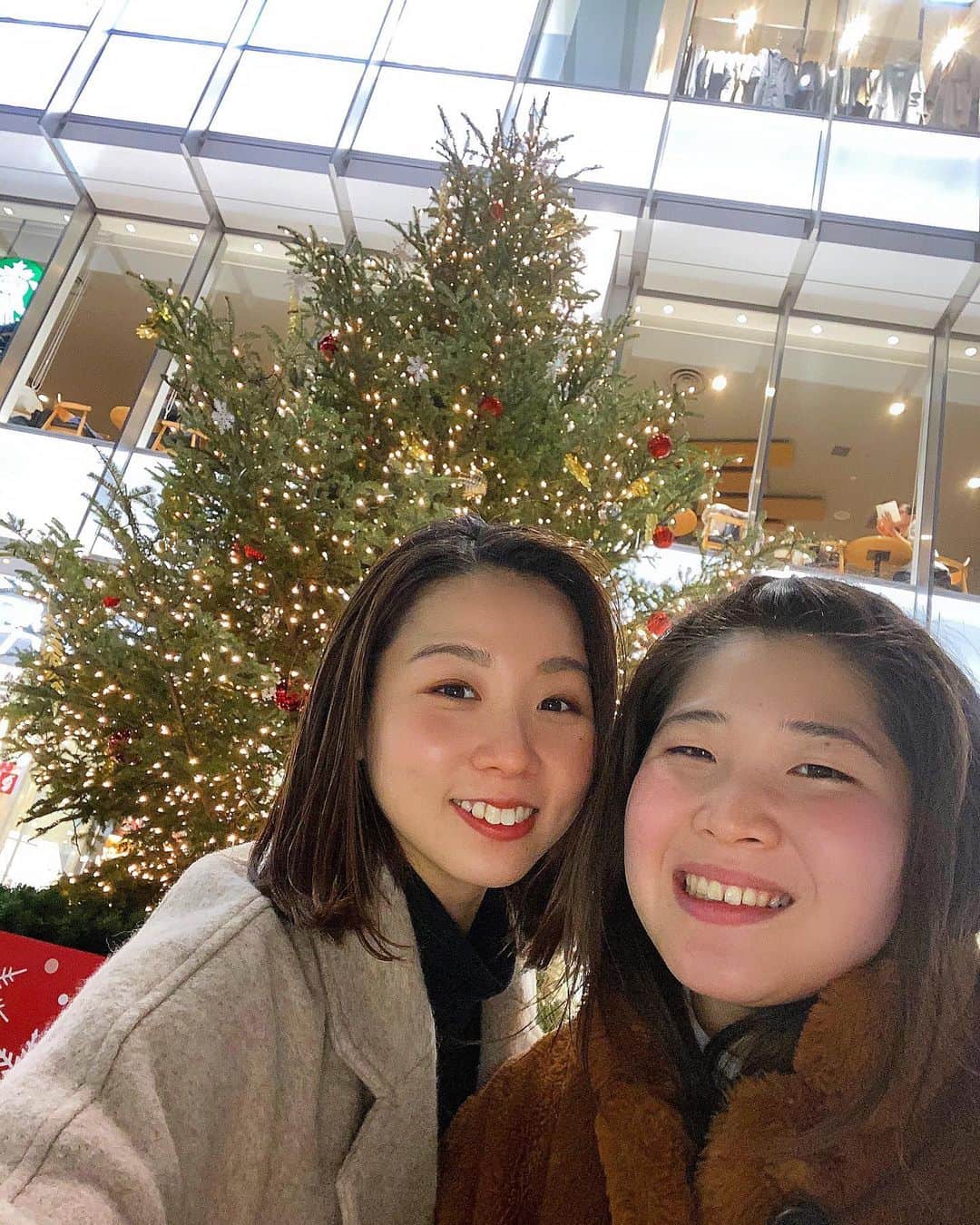 のインスタグラム：「#20121208  きれいだから投稿🎄💫 寒いのはきらいだけど 冬のイルミネーションは すきだなぁ💫💫💫💫 見に行ってみたいところたくさん #錦糸町 #クリスマスツリー」