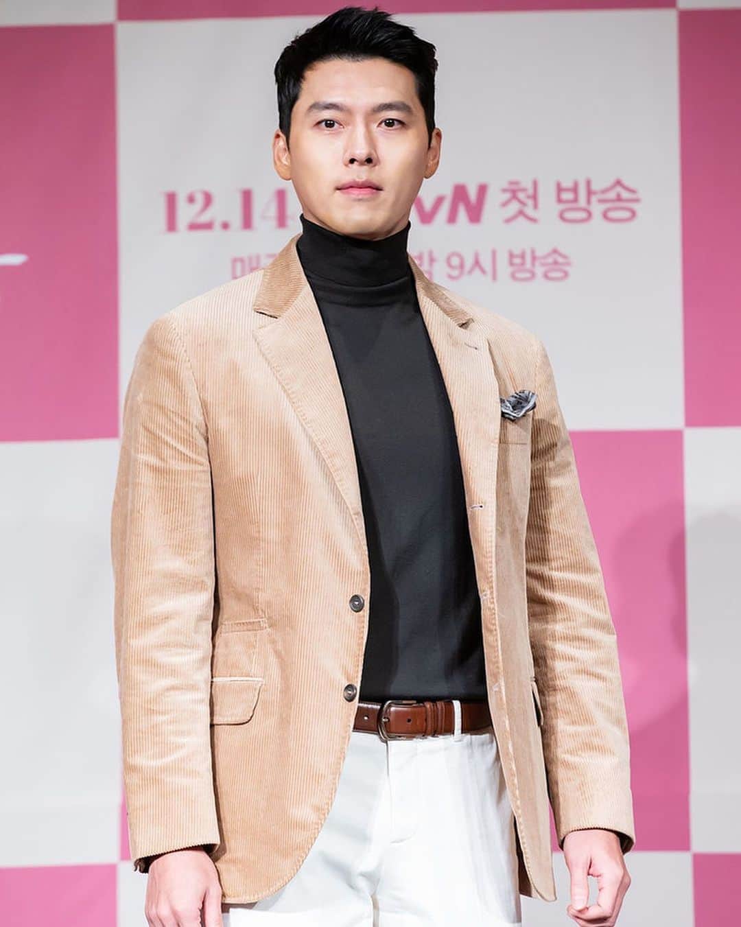 ヒョンビンのインスタグラム：「Crash Landing on You Press Conference.  The series premiere on tvN & Netflix December 14. #crashlandingonyou #사랑의불시착 #hyunbin #현빈 #ヒョンビン #玄彬」