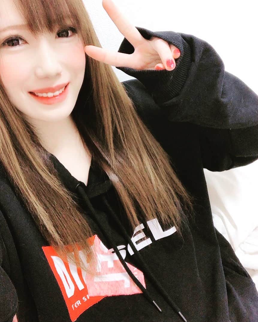 のインスタグラム：「DIESELのこのロゴパーカー可愛くて めっちゃ愛用してる❤️ #スターダム #stardom #鹿島沙希 #女子プロレスラー #ブシロード #DIESEL #パーカー #私服」