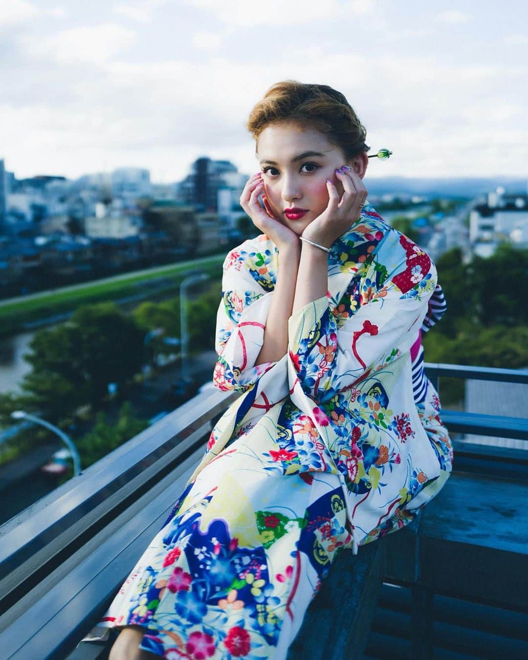 カレンさんのインスタグラム写真 - (カレンInstagram)「懐かしき９月に 京都へ行った時、撮ってもらった写真🥰💕 着物は、京都着物レンタルWargoさん @kyotokimonorental.wargo にてお借りしました❤️👘 着物で京都散策、ずっとやりたかった事だから、 楽しかったな..❤︎😍🙏 ・ @yamadaakiko ありがとうございました💖 📸photo by @yuma1983  #kyoto #kimono  #japanesegirl #me #京都」12月9日 22時30分 - cjd_karen