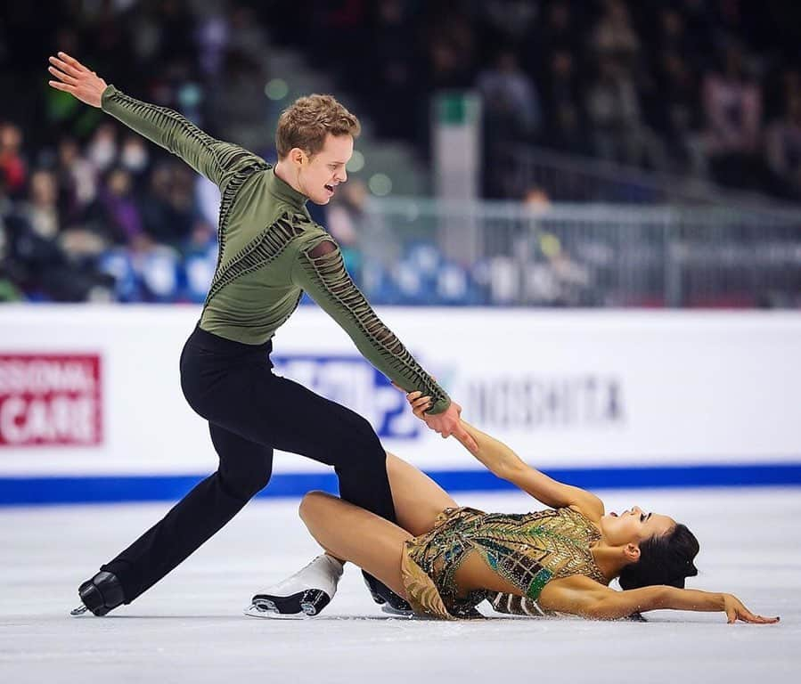 エヴァン・ベイツさんのインスタグラム写真 - (エヴァン・ベイツInstagram)「So pumped about our week in Torino. Season is half over but we just getting started!! 🥈 . . . . #gpfturin2019 #chockbates #iceacademyofmontreal  #torino2019 #iceskater #iceskating #フィギュアスケート #gpfigure #iceskate #icedance #patinajeartistico #icedancing #figureskating #figureskater #фигурноекатание」12月9日 22時39分 - evan_bates