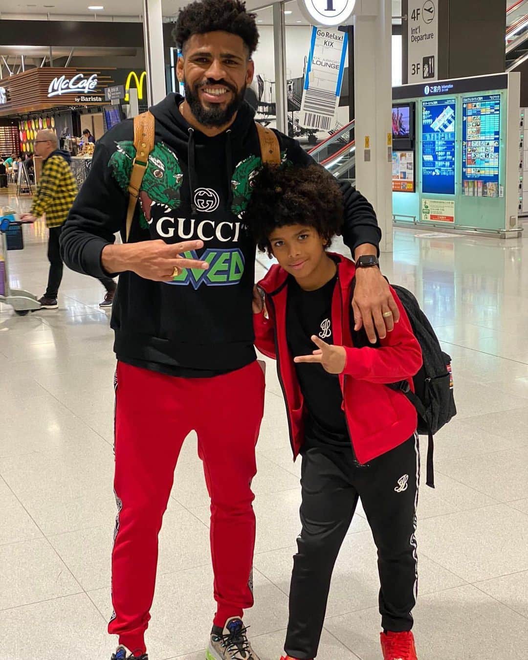パトリックのインスタグラム：「‪ブラジルに戻ります。今年一年サポートありがとうございました。もう日本やみんなの事が愛おしいです。みんな良いお年をお迎えください。🙏❤️🇯🇵😊🇧🇷‬」