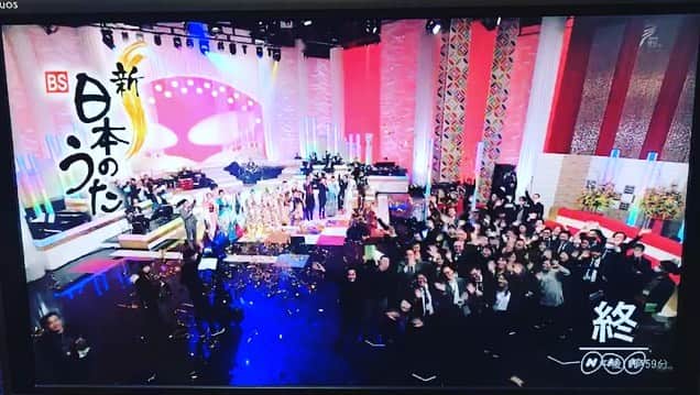 松阪ゆうきのインスタグラム：「新BS日本のうた 年末生放送スペシャル！  ご覧下さいました皆さま💕 ありがとうございました😊  朝7時にNHK入り 長い一日でしたが、 楽しかったー また来年も出たーい💕って事で皆さまからもNHKさんにお願いして下さい🤲😆（笑）  見逃した方は、 再放送ありますので是非❣️ NHK BSプレミアム 12月14日(土) 12:00〜13:29 12月20日(金) 16:30〜17:59  NHKワールドプレミアム 12月14日(土) 13:50〜15:19です。  1.スタッフさんも含めてのエンド写真いいよなあ💕沢山の人の力でこうして出演させて頂ける事に感謝です😌😌 2.若手の皆さまとスタジオ前で。 (パクさんは着替えてしまっていた😭) 3.スタッフさんが書いたロゴ  #nhkbsプレミアム #新bs日本のうた #生放送 #再放送 あります #新浜レオン くん #中澤卓也 くん #真田ナオキ くんと。」