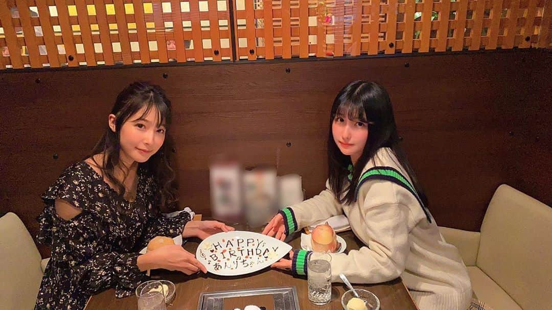 川崎あやのインスタグラム：「#森嶋あんり お誕生日おめでとう🎂 まだ18歳だって言うから驚き ヤンジャンイベントで初めて会ってからあっという間に1年が経って、その間に何回も一緒にイベントしたね☺️ 18歳は去年以上に色んなお仕事に出逢えると良いね💓  #誕生日会」