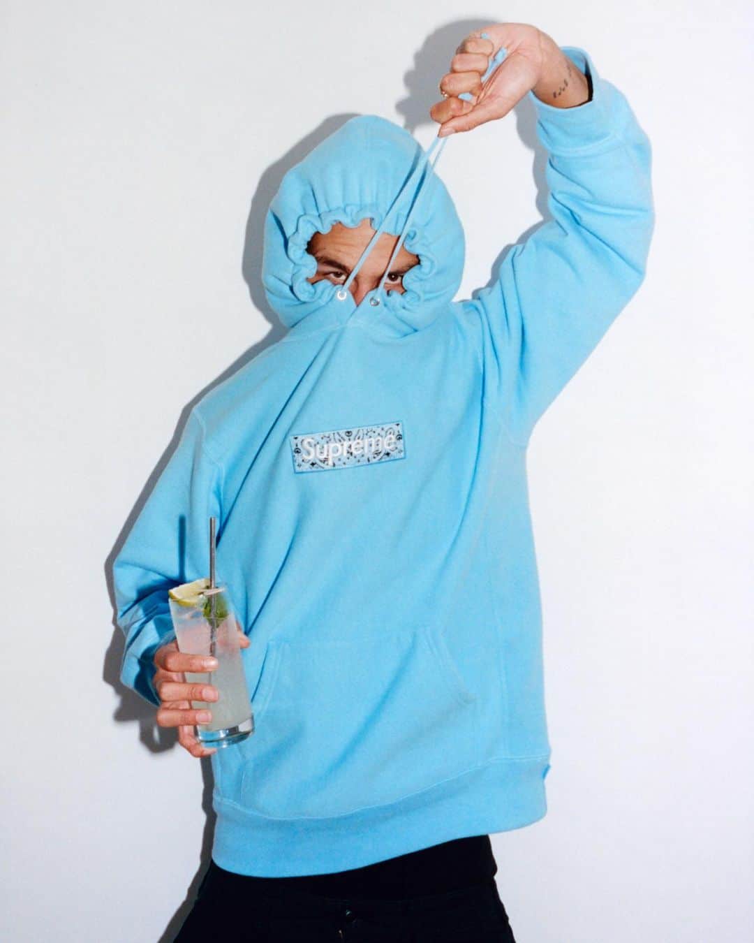 シュプリームさんのインスタグラム写真 - (シュプリームInstagram)「Supreme® Bandana Box Logo Hooded Sweatshirt.」12月9日 23時02分 - supremenewyork