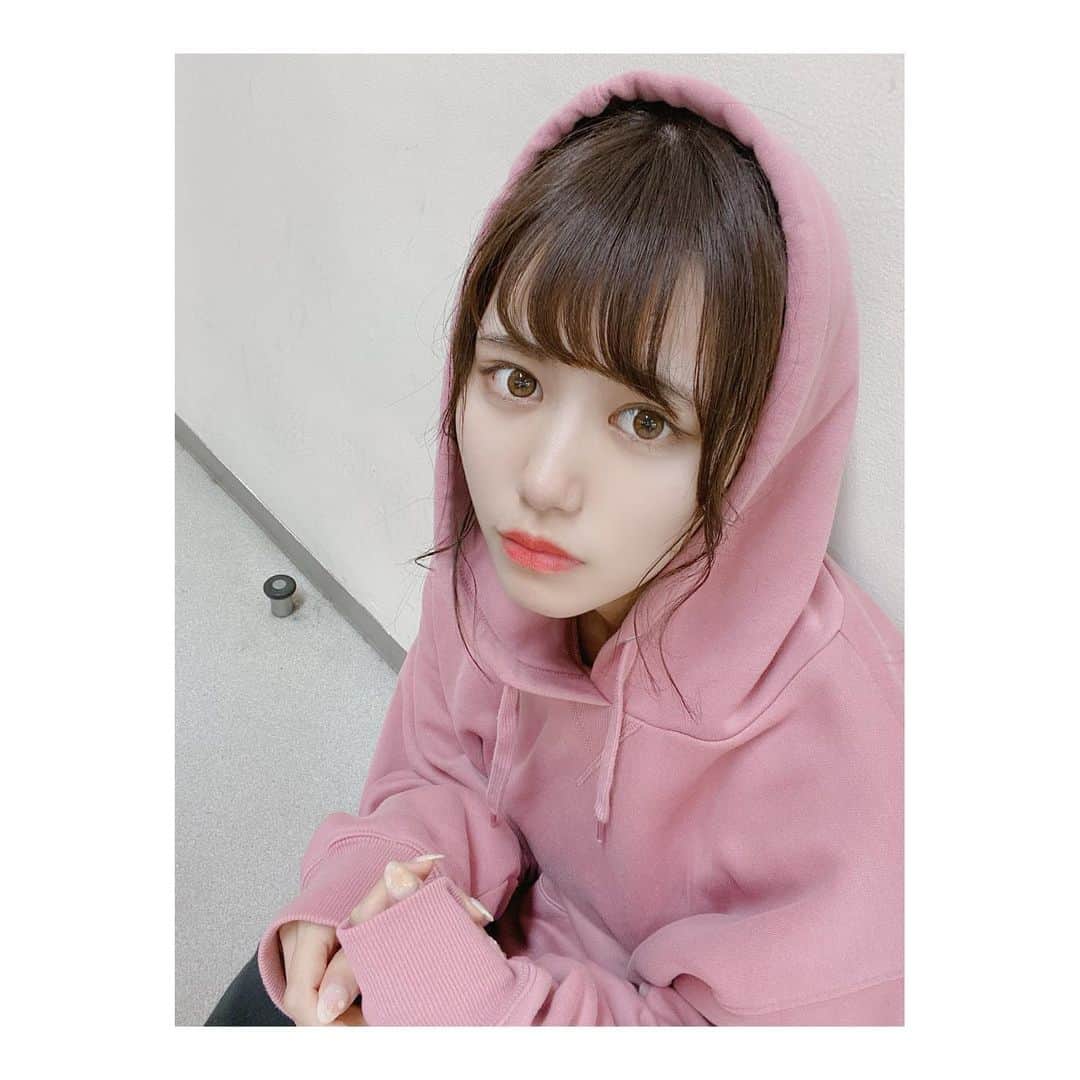 のインスタグラム：「ぱーかーじょし #パーカー　#フード　#pink #followｍe #me #l4l #make #美白ケア」
