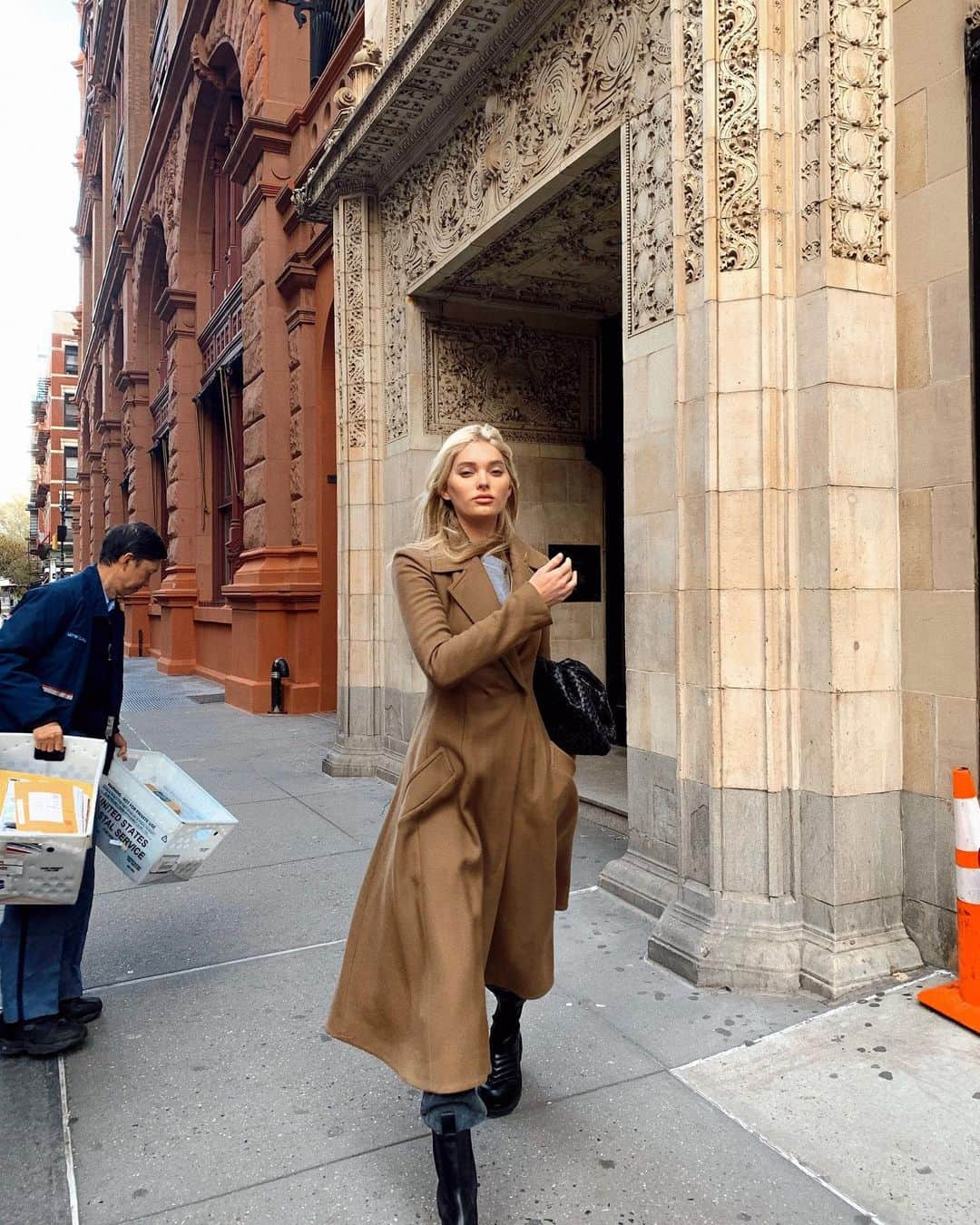 エルザ・ホスクさんのインスタグラム写真 - (エルザ・ホスクInstagram)「Xmas deliveries 📦」12月9日 23時21分 - hoskelsa