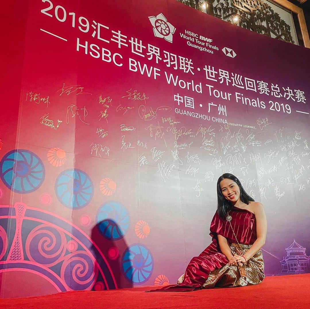 ラチャノック・インタノンのインスタグラム：「Best dress female tonight. 🇹🇭 #hsbcworldtourfinals2019」