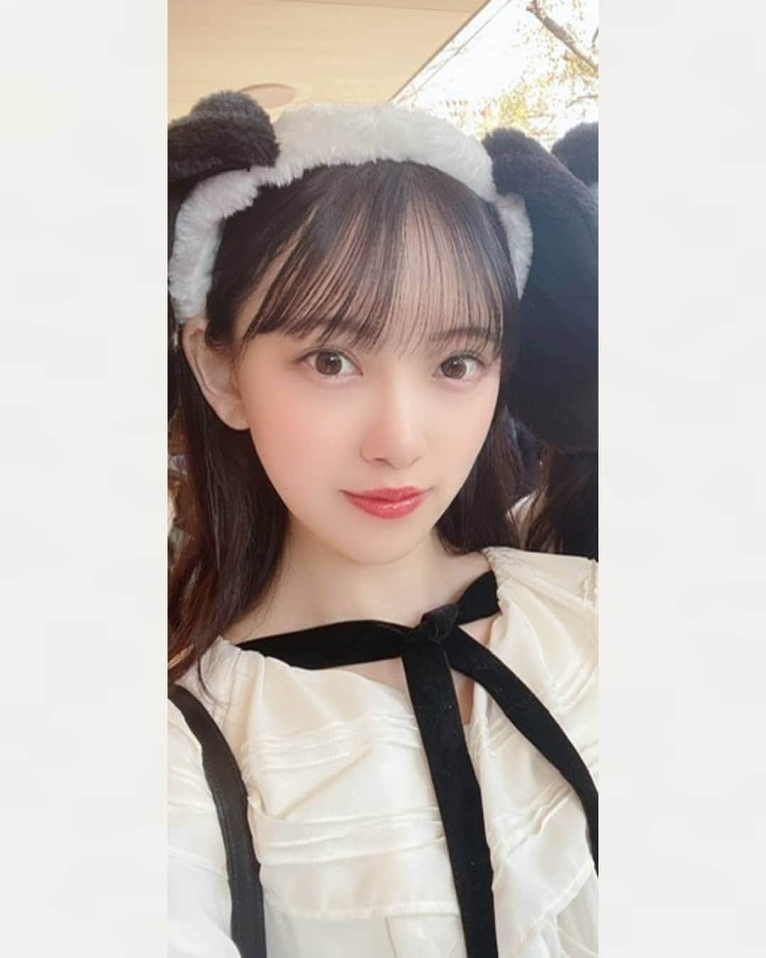 堀未央奈さんのインスタグラム写真 - (堀未央奈Instagram)「#黒髪気分 | 乃木坂46 堀未央奈 公式ブログ 2019/12/08 20:45  黒髪にしましたー！ いつぶりやろ(^-^)？♪ . 明髪も個人的には好きだけど たまに黒髪にすると落ち着きます。  どうですか？？？ . 写真たくさん♪♪ . 大阪行く度に大阪住みたいなーって思う。 食べ物美味しくて服安くて良き！  今日は23:00〜Abema TV #乃木坂世界旅　のいいとこどり30分SPです！！ 本編は14.15日ですが　今日のもみてね✨  きっと日奈子もわたしもリアタイ。笑 #堀北コンビ  ではでは。 http://blog.nogizaka46.com/miona.hori/smph/2019/12/053899.php/ #USJ #universalstudiojapan #ユニバーサルスタジオジャパン #herlipto #堀未央奈2nd写真集 #堀未央奈写真集 #堀未央奈 #HoriMiona #みおな #乃木坂46 #Nogizaka46 #2期生 #岐阜県 #東京 #ピース」12月9日 23時40分 - horimiona46