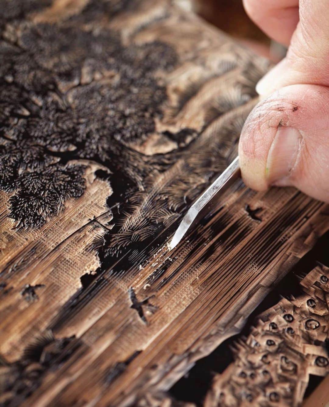 のインスタグラム：「Meet the Maker | Lewis & Wood  We are thrilled to share an inside look into British fabric and wallpaper experts @lewisandwood, the company we commissioned to supply fabrics for our flagships in London and Tokyo. “Craftsmanship is skill and we work with the best. What’s great is we often get people from a non textile background to turn their hand and work out of their comfort zone, and the results are always really interesting.” - Ben Lewis  Swipe our stories for the full interview. #MeetTheMaker」