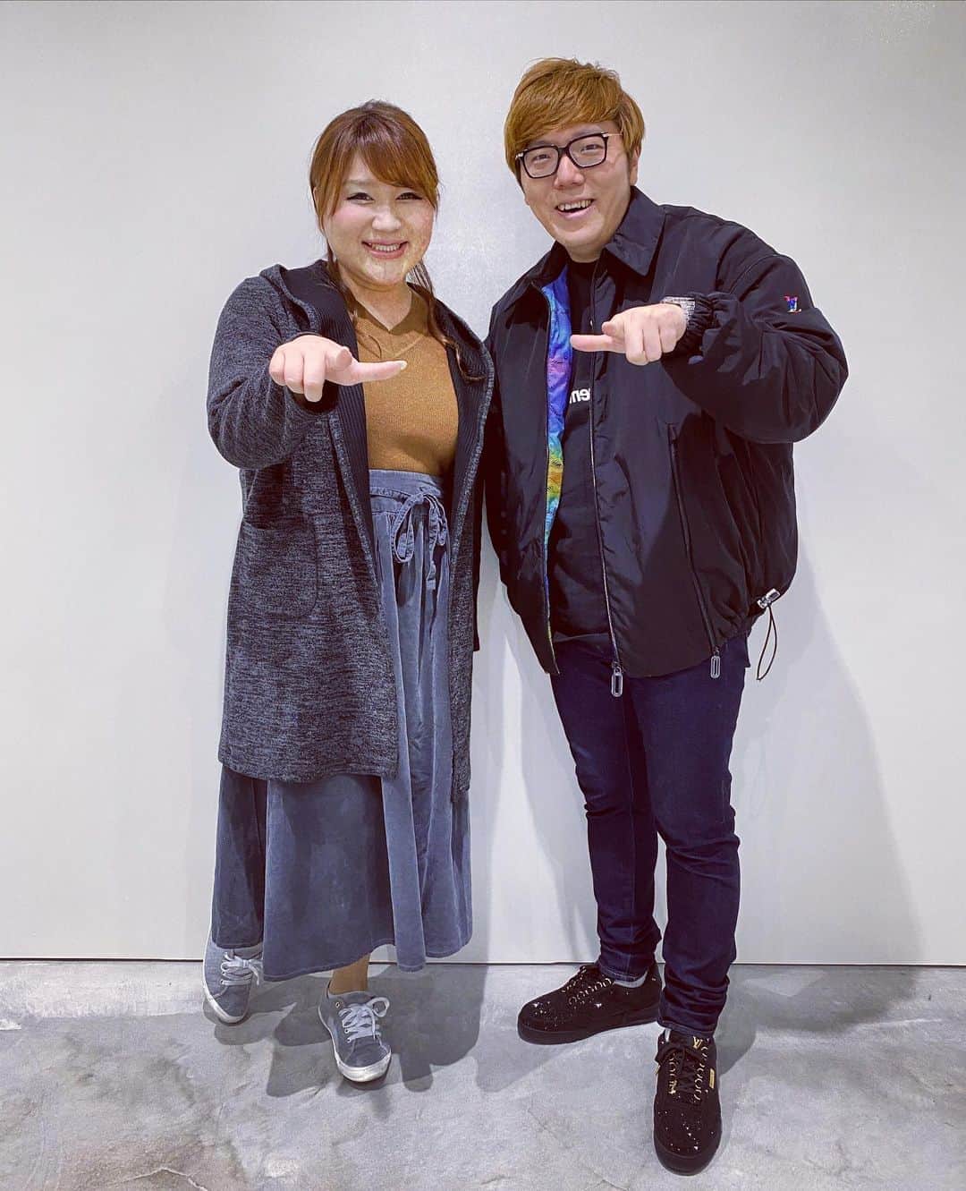 HIKAKINのインスタグラム：「最近良く会うりんごちゃんと🍎😎」