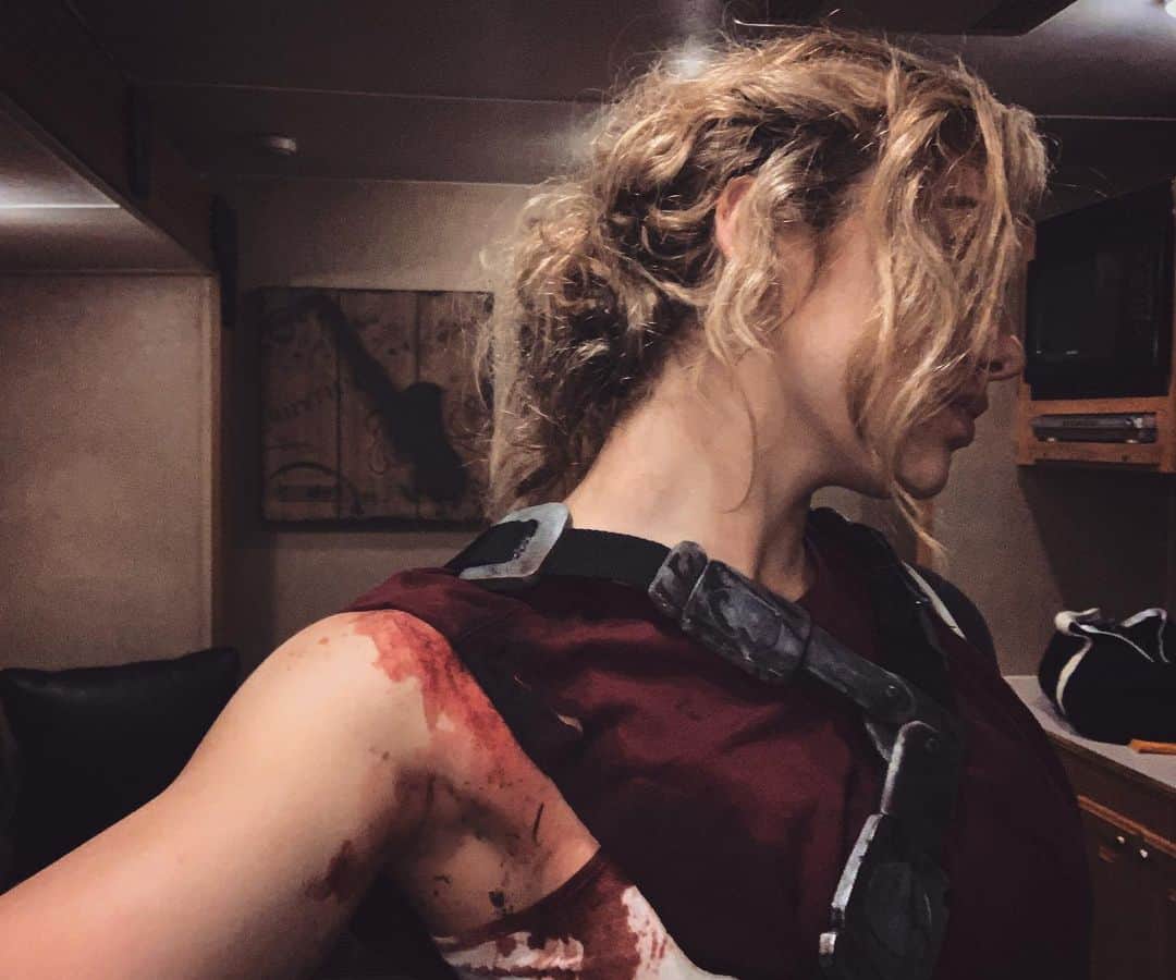 ペイトン・リストのインスタグラム：「day 4  Girl In The Woods  @crypttv @cameronfuller」