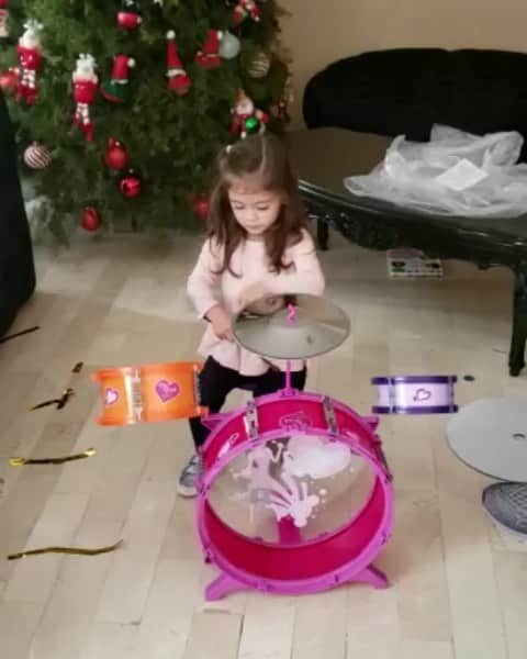 イヴァン・ガルシアのインスタグラム：「1,2,3.... Rock and roll baby... 😍😍」