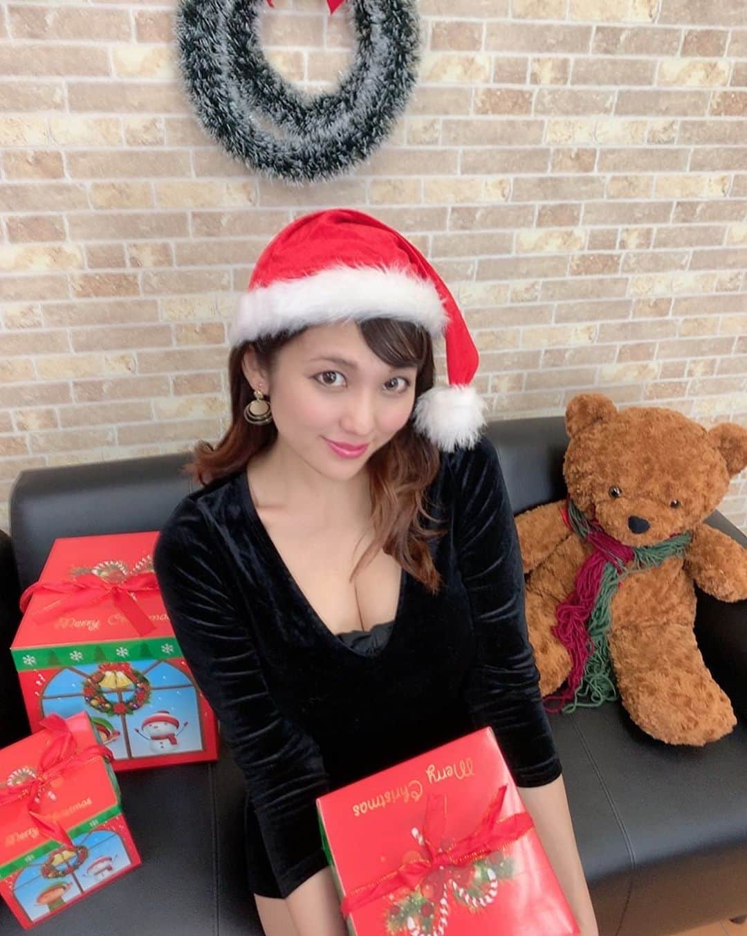 神谷麻美さんのインスタグラム写真 - (神谷麻美Instagram)「#プレゼントは私 💗…(〃∀〃)ｷｬ♡🎁︎💕︎」12月10日 10時14分 - asamice428