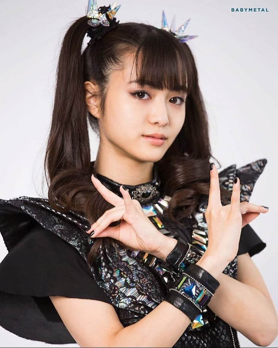 菊地最愛（MOAMETAL）のインスタグラム：「Will you follow my personal account?  @heartt.club  #moakikuchi #kikuchimoa #moametal #babymetal」