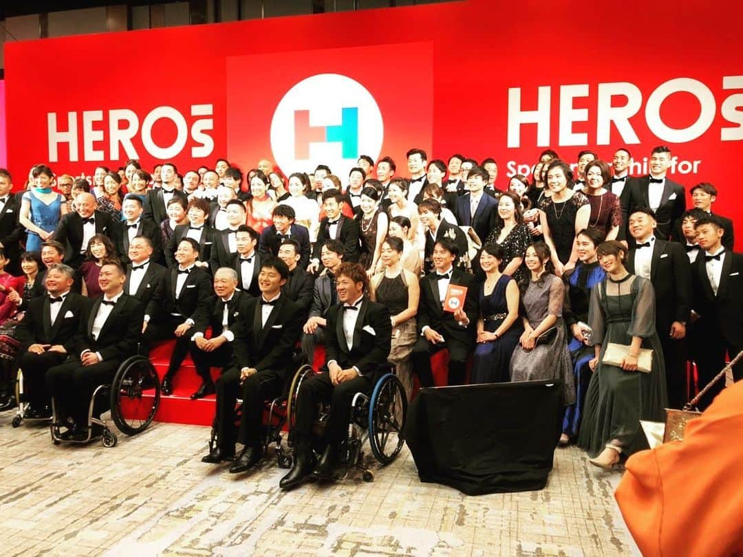 飯沼誠司さんのインスタグラム写真 - (飯沼誠司Instagram)「HEROs AWARD2019 昨年受賞させていただき、さらにスポーツ界の輪が広がりました。 今年のwinnerはいつもお世話になっている方や仲間だったり、とても嬉しくそして感動しました。 sports for the future. スポーツの力、アスリートの魅力や発信力を通して我々は社会貢献にさらに力を入れていきたいと思います。 #日本財団HEROs #athletesavejapan  #teamtokaiuniversity #東海大学 #井本直歩子 #巻誠一郎 #北澤豪 #井上康生 #山下泰裕先生  #山口美咲 #星奈津美 #谷川真理 #田中雅美 #東俊介 #長谷川大悟 #池田信太郎 #岩崎恭子 #佐藤琢磨 #潮田玲子 #高山樹里 #岡田麻央 #根木慎志 #中田英寿 #大林素子 #播戸竜二 #石川安彦 #大山未希 #松田志保 #田中琴乃 #大竹七未」12月10日 10時27分 - seiji_iinuma