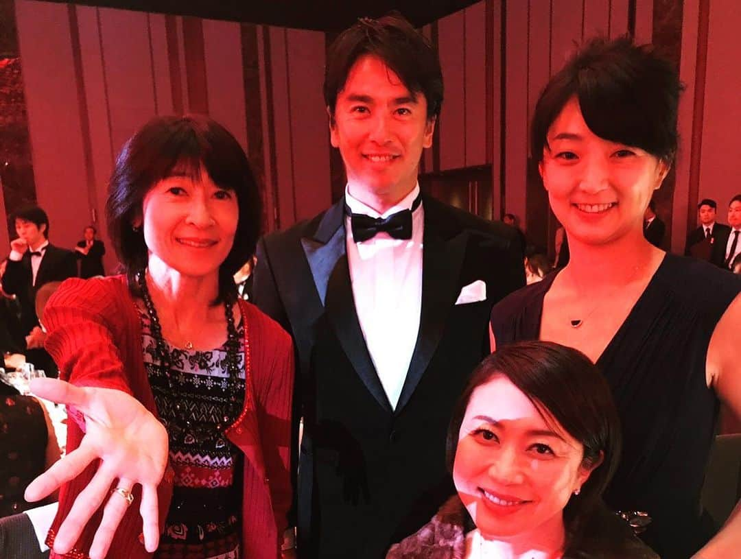 飯沼誠司さんのインスタグラム写真 - (飯沼誠司Instagram)「HEROs AWARD2019 昨年受賞させていただき、さらにスポーツ界の輪が広がりました。 今年のwinnerはいつもお世話になっている方や仲間だったり、とても嬉しくそして感動しました。 sports for the future. スポーツの力、アスリートの魅力や発信力を通して我々は社会貢献にさらに力を入れていきたいと思います。 #日本財団HEROs #athletesavejapan  #teamtokaiuniversity #東海大学 #井本直歩子 #巻誠一郎 #北澤豪 #井上康生 #山下泰裕先生  #山口美咲 #星奈津美 #谷川真理 #田中雅美 #東俊介 #長谷川大悟 #池田信太郎 #岩崎恭子 #佐藤琢磨 #潮田玲子 #高山樹里 #岡田麻央 #根木慎志 #中田英寿 #大林素子 #播戸竜二 #石川安彦 #大山未希 #松田志保 #田中琴乃 #大竹七未」12月10日 10時27分 - seiji_iinuma