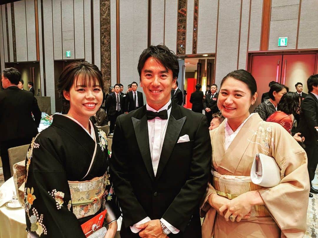 飯沼誠司さんのインスタグラム写真 - (飯沼誠司Instagram)「HEROs AWARD2019 昨年受賞させていただき、さらにスポーツ界の輪が広がりました。 今年のwinnerはいつもお世話になっている方や仲間だったり、とても嬉しくそして感動しました。 sports for the future. スポーツの力、アスリートの魅力や発信力を通して我々は社会貢献にさらに力を入れていきたいと思います。 #日本財団HEROs #athletesavejapan  #teamtokaiuniversity #東海大学 #井本直歩子 #巻誠一郎 #北澤豪 #井上康生 #山下泰裕先生  #山口美咲 #星奈津美 #谷川真理 #田中雅美 #東俊介 #長谷川大悟 #池田信太郎 #岩崎恭子 #佐藤琢磨 #潮田玲子 #高山樹里 #岡田麻央 #根木慎志 #中田英寿 #大林素子 #播戸竜二 #石川安彦 #大山未希 #松田志保 #田中琴乃 #大竹七未」12月10日 10時27分 - seiji_iinuma