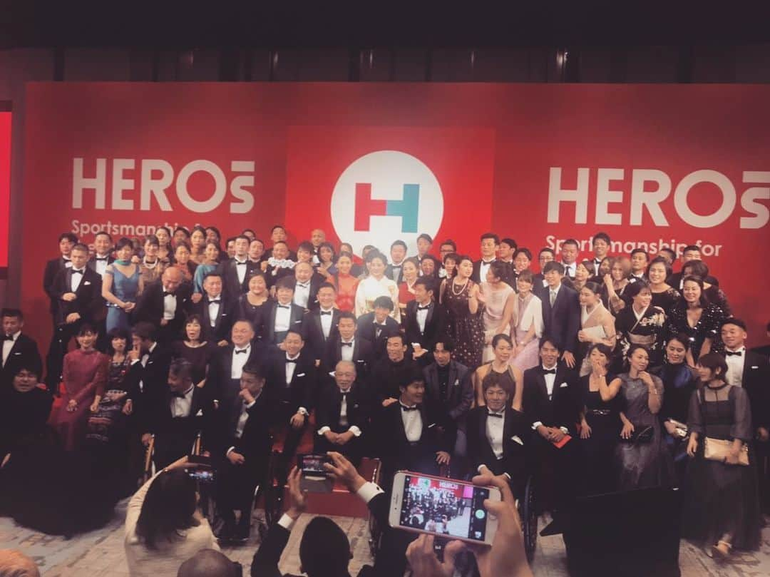 飯沼誠司さんのインスタグラム写真 - (飯沼誠司Instagram)「HEROs AWARD2019 昨年受賞させていただき、さらにスポーツ界の輪が広がりました。 今年のwinnerはいつもお世話になっている方や仲間だったり、とても嬉しくそして感動しました。 sports for the future. スポーツの力、アスリートの魅力や発信力を通して我々は社会貢献にさらに力を入れていきたいと思います。 #木村真野紗野 #松下浩二 #荒井DAZE善正 #山田幸代 #荻原次晴 #河合純一 #西村晃一 #上原大祐 #佐藤寿人 #堀江航 #菅野浩二 #小松大地 #小野真由美 #及川栞  #athleteawards」12月10日 10時31分 - seiji_iinuma