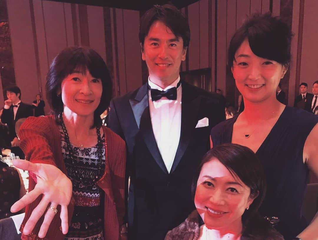 飯沼誠司さんのインスタグラム写真 - (飯沼誠司Instagram)「HEROs AWARD2019 昨年受賞させていただき、さらにスポーツ界の輪が広がりました。 今年のwinnerはいつもお世話になっている方や仲間だったり、とても嬉しくそして感動しました。 sports for the future. スポーツの力、アスリートの魅力や発信力を通して我々は社会貢献にさらに力を入れていきたいと思います。 #木村真野紗野 #松下浩二 #荒井DAZE善正 #山田幸代 #荻原次晴 #河合純一 #西村晃一 #上原大祐 #佐藤寿人 #堀江航 #菅野浩二 #小松大地 #小野真由美 #及川栞  #athleteawards」12月10日 10時31分 - seiji_iinuma