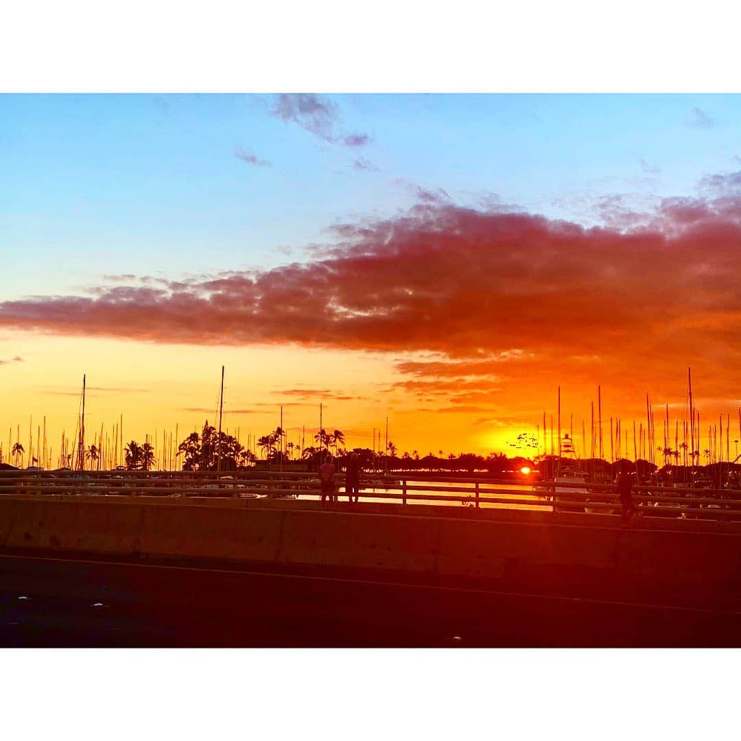 中田奈沙さんのインスタグラム写真 - (中田奈沙Instagram)「Beautiful sunset🌅 * #奈沙旅inhawaii * #sunset #beach #sun #evening #alamoana #sunday #weekend #harbor #sky #sea #honolulu #relax #healing #hawaii  #アラモアナ #夕焼け #サンセット #夕方 #夕陽 #太陽 #日曜日 #週末 #海 #空 #癒し #ハワイ #オアフ #オアフ島 #ホノルル」12月10日 10時34分 - nasa_nakada