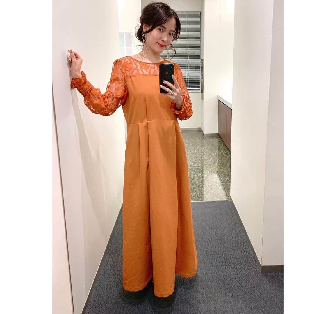 奈津子さんのインスタグラム写真 - (奈津子Instagram)「「LEE」3月号(来年2/7発売)またまた取材していただきました。大好きな雑紙ですし☺️テレビでもラジオでも雑紙でも、再び声をかけていただけるというのは分析の仕方と勇気の出し方があっていたのだと感じられるので本当に嬉しい…💕また告知させてください。今夜は18:10過ぎから東京FM #スカロケ &鑑定団よろしくです📺 ・ 素敵な衣装は　@susu_press さんの @merlotcamp のワンピースで　ピアスは　@somnium_22 さん✨ ・ #家電 #家電好き #家電女優 #奈津子 #女性誌 #衣装　#出演情報 #インタビュー #春服 #ワンピース #lee」12月10日 10時34分 - natsuko_kaden