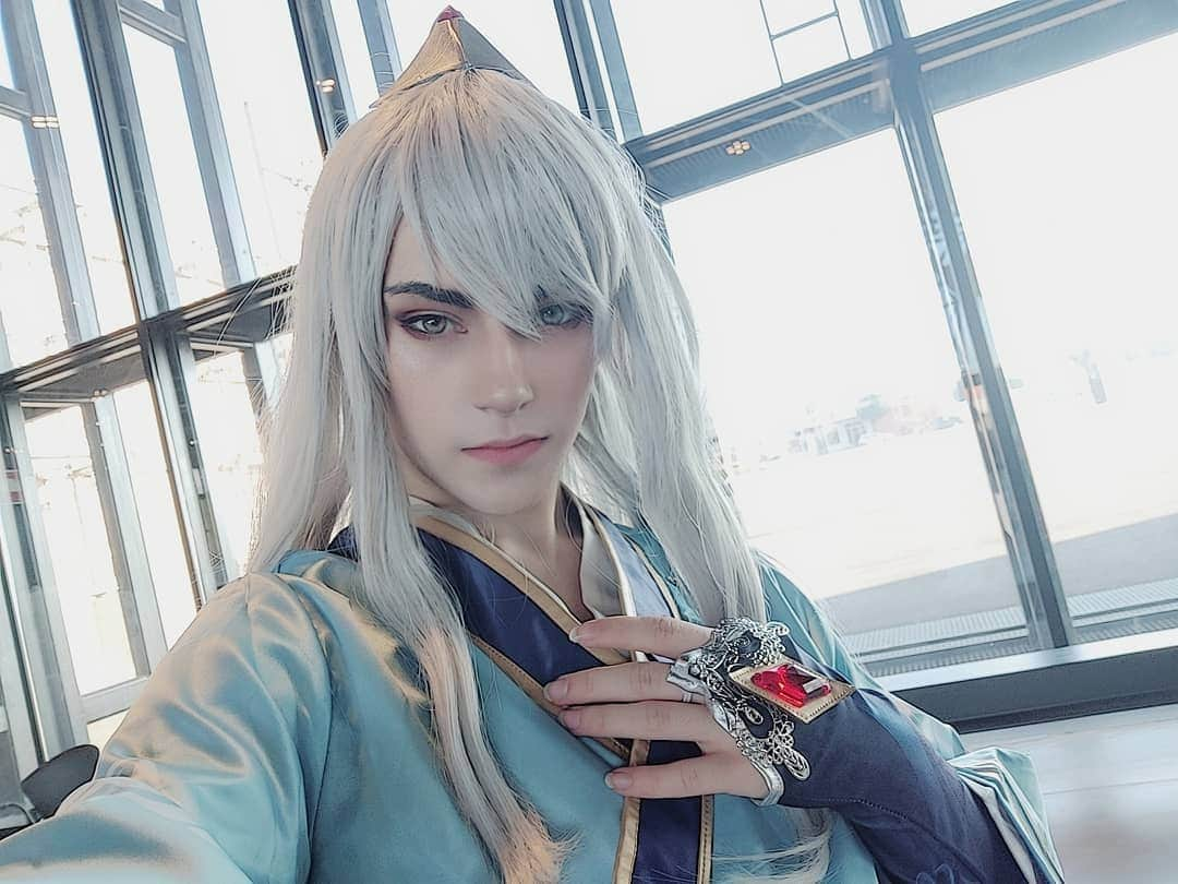 Geheさんのインスタグラム写真 - (GeheInstagram)「Enduring Blade Talon selfie 🗡️ I'm definitely changing the wig for this, but I really like this character style! #LeagueOfLegendsCosplay #LeagueOfLegends #enduringswordtalon #Talon #Cosplay」12月10日 2時06分 - geheichou