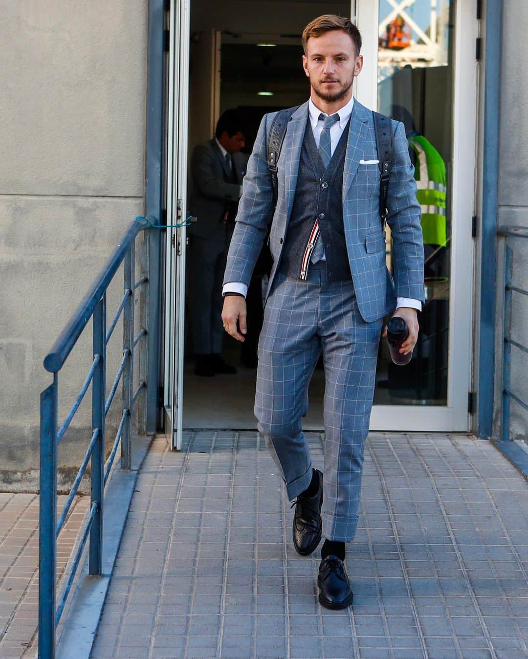 FCバルセロナさんのインスタグラム写真 - (FCバルセロナInstagram)「💁‍♂️ Fashionable for Milano 🇮🇹 👔 @thombrowneny」12月10日 2時17分 - fcbarcelona