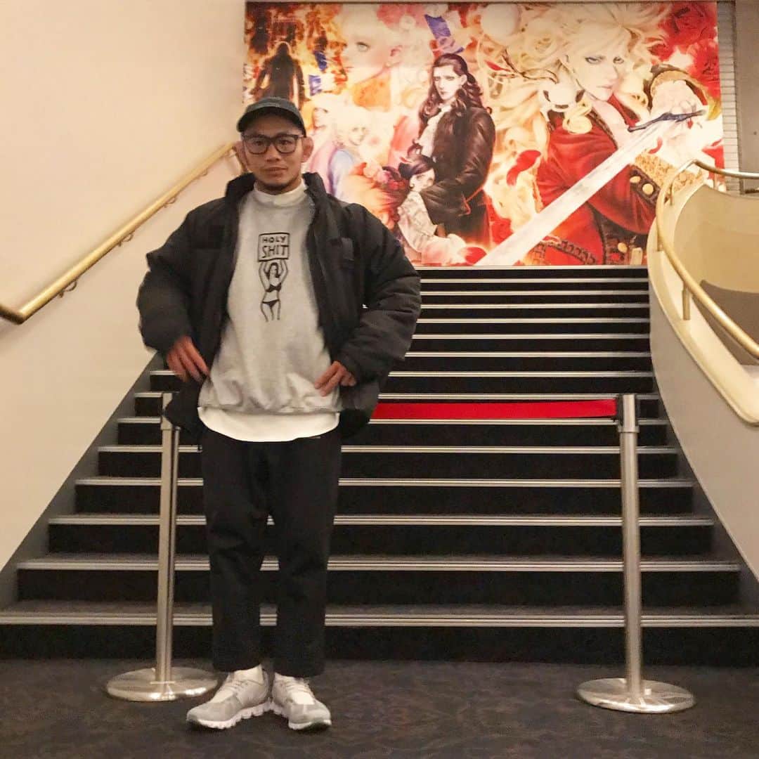 宇野薫のインスタグラム：「『イノサンmusicale』鑑賞 迫力のある舞台にびっくり！！ また表現者としてとても刺激になりました。  #イノサン #イノサンmusicale  #イノサンミュージカル」
